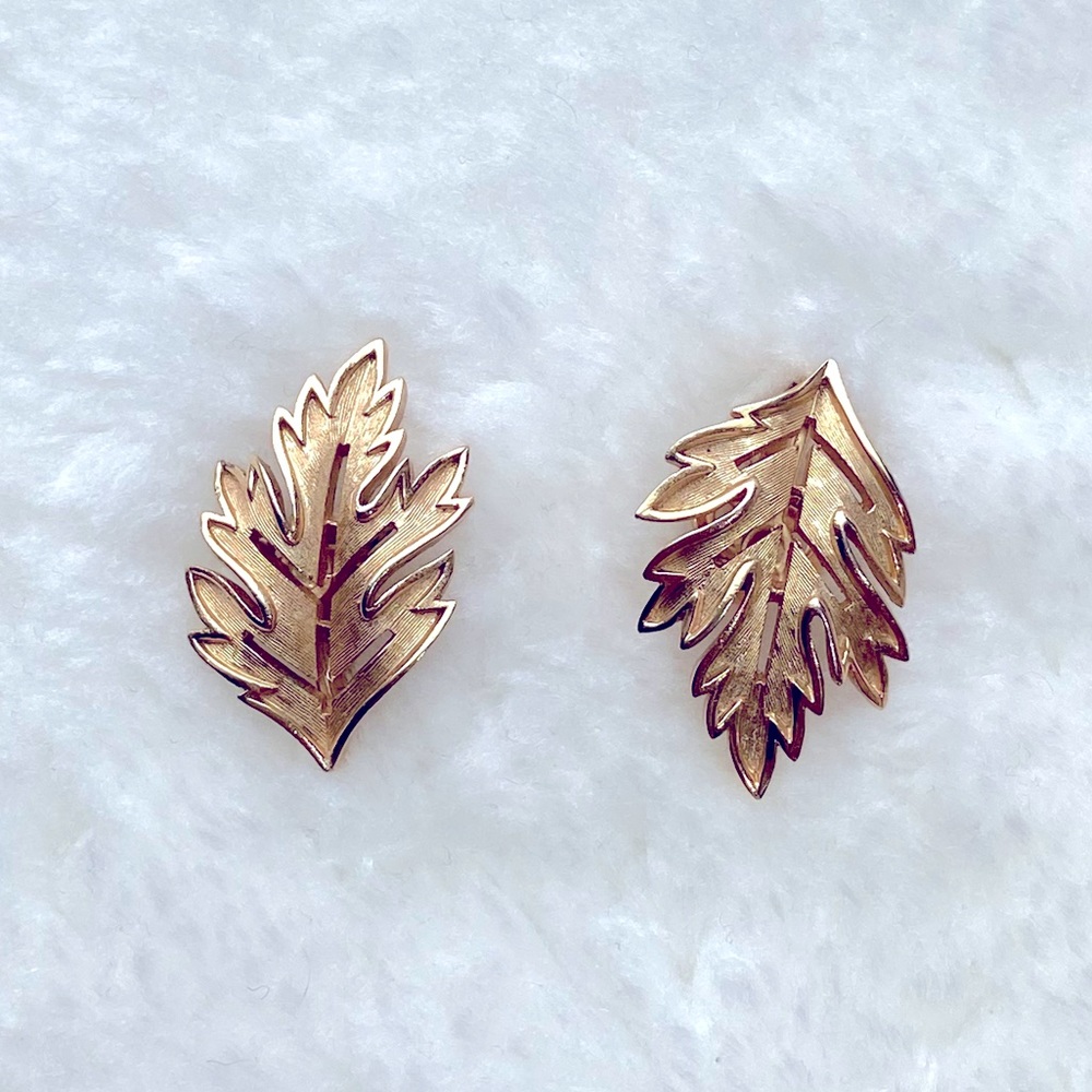 Vintage signed Crown Trifari gold leaf clip earrings